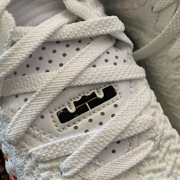 Nike LeBron XVII Air Command Force sneakers - Picture 8 of 12